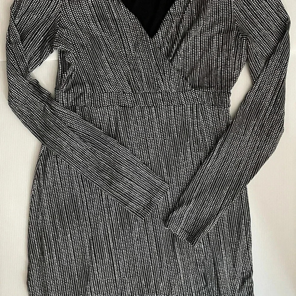 3 FOR $15 Athleta Wrap It Up Dress V-neck Long Sleeve Soft Black White Si… - Picture 2 of 11